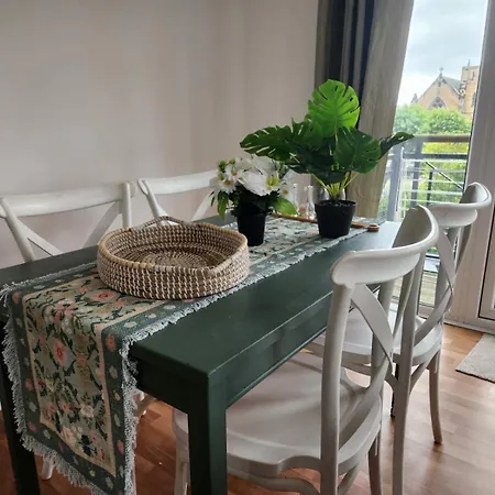 Apartment Stunning 3bed With Balcony And Free Parking *