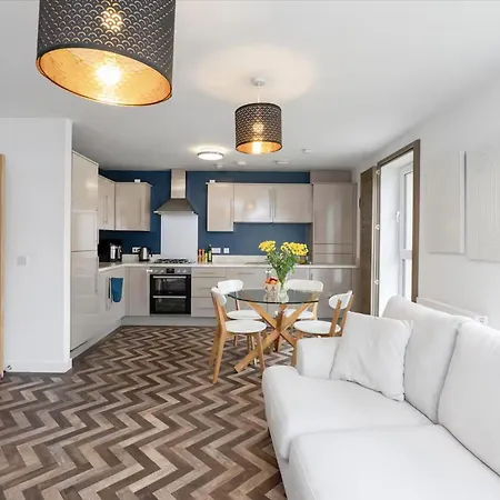 Stylish 2bed Flat Near Arthur's Seat And Waverley Station *