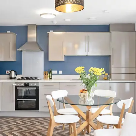 Stylish 2bed Flat Near Arthur's Seat And Waverley Station *