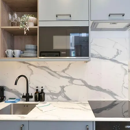 The Compact Caledonian Flat - Haymarket * אדינבורו