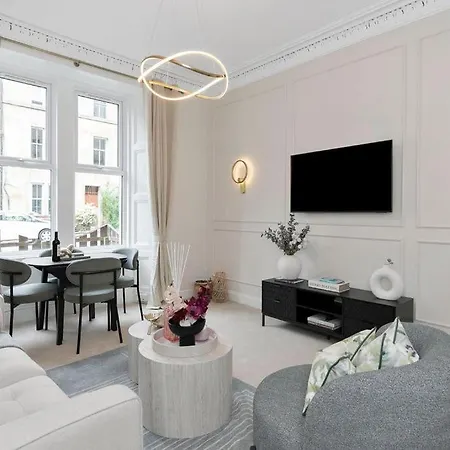 The Compact Caledonian Flat - Haymarket * Edinburgh