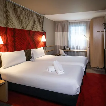 Ibis Centre Royal Mile 3*