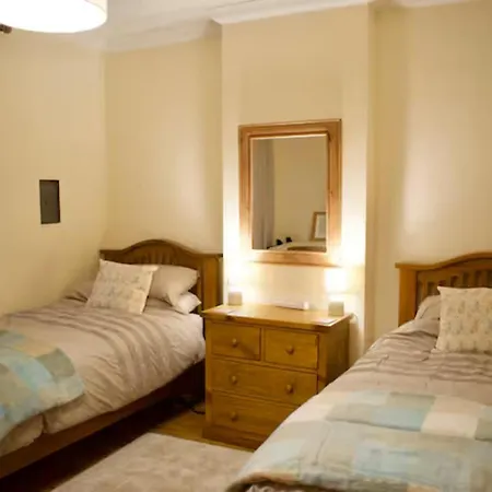 Newly Refurbed With Free Parking Edinburgh