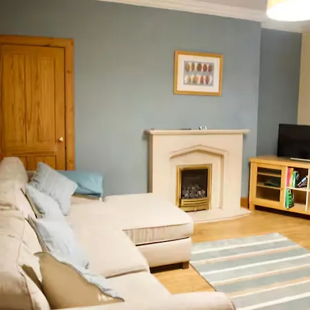 Newly Refurbed With Free Parking * Edinburgh