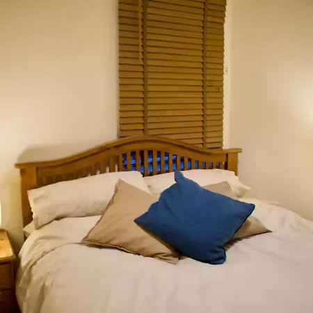 Newly Refurbed With Free Parking Edinburgh