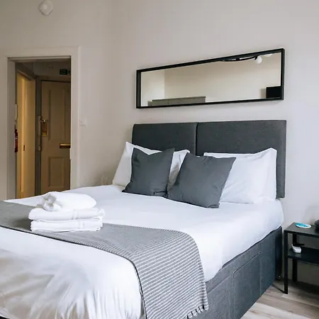 Chic 1bd Flat - Wviews Of Castle! Apartmán