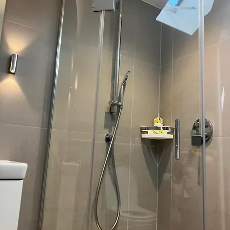 Georgian Townhouse In Centre