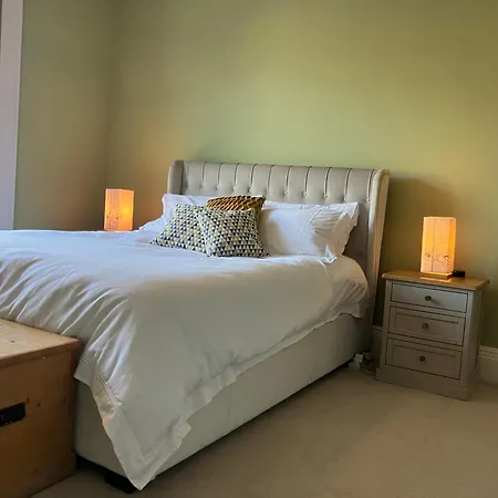 Georgian Townhouse In Centre *