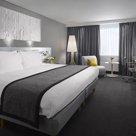 Radisson Blu Hotel, Centre Hotel 4*