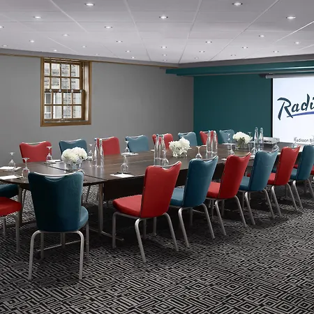 Radisson Blu Hotel, Centre 4*