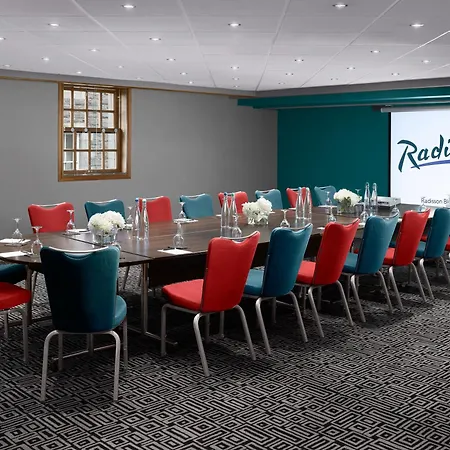 Radisson Blu Hotel, Centre 4*