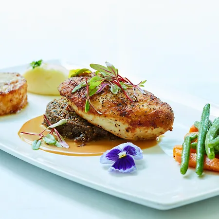 Express West By Ihg Отель 3*