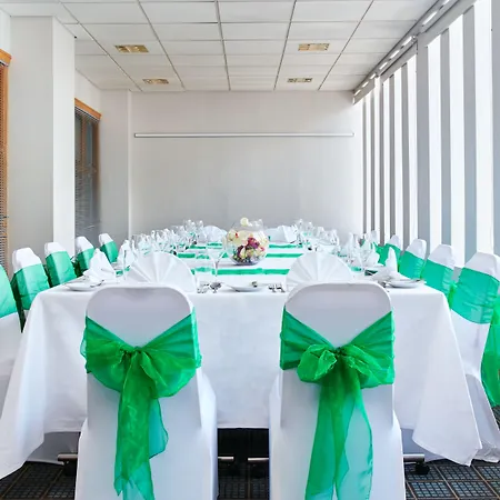 Express West By Ihg Отель 3*