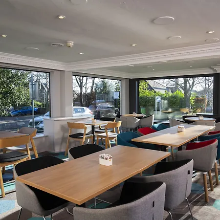 Express West By Ihg Отель 3*
