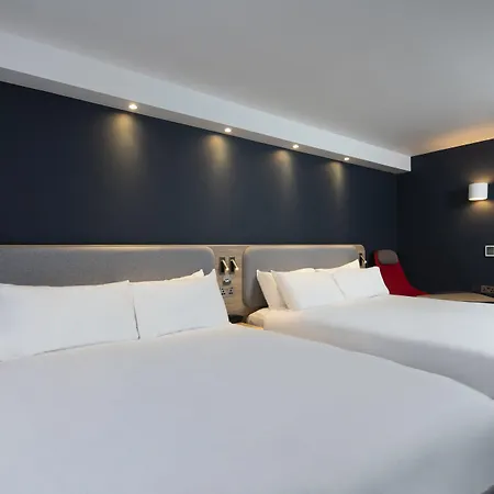 Отель Express West By Ihg 3*