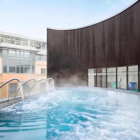 Sheraton Grand & Hotel