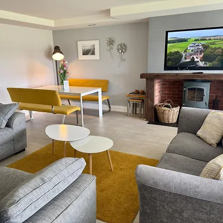 Sleeps 10 - Hot Tub - Pool Table - Play Park 度假居 爱丁堡