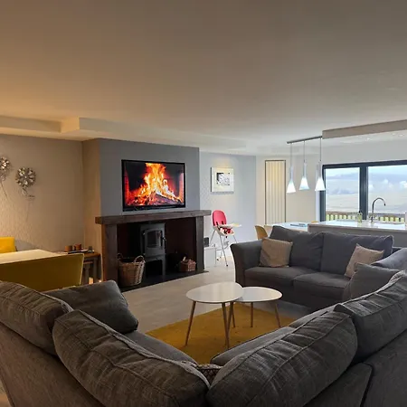 Holiday home Sleeps 10 - Hot Tub - Pool Table - Play Park