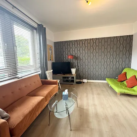 Peaceful Centre Retreat At Great Location And Easy Access *