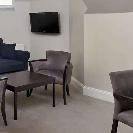 Leonardo Эдинбург