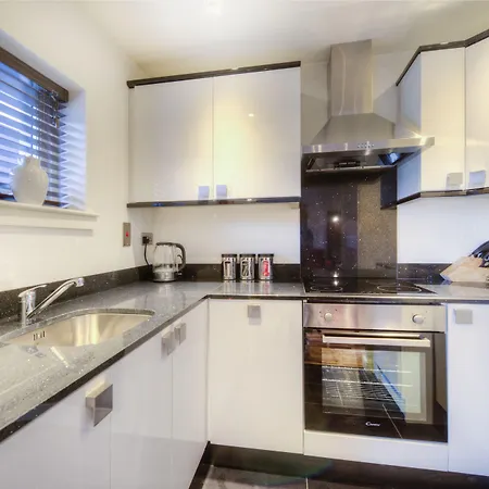 Holyrood Apartahotel 4*