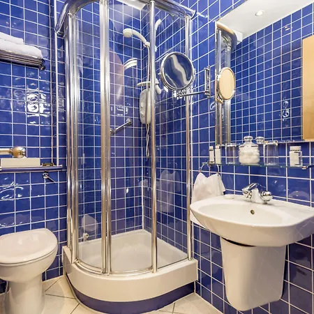 Apartahotel Holyrood 4*