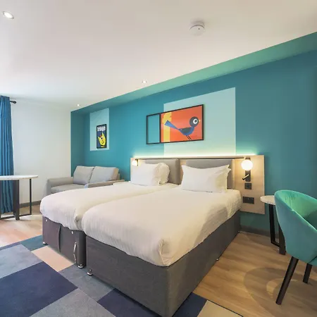 Holyrood Apartahotel 4*
