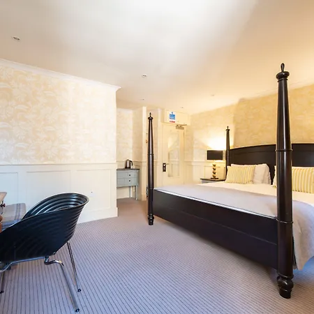 Grove House Hotell 4*