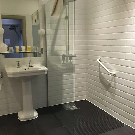 B+B Edinburgh Hotel 4*