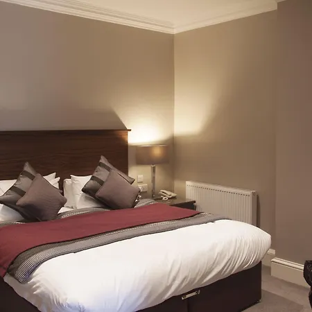 Royal Scots Club Hotel