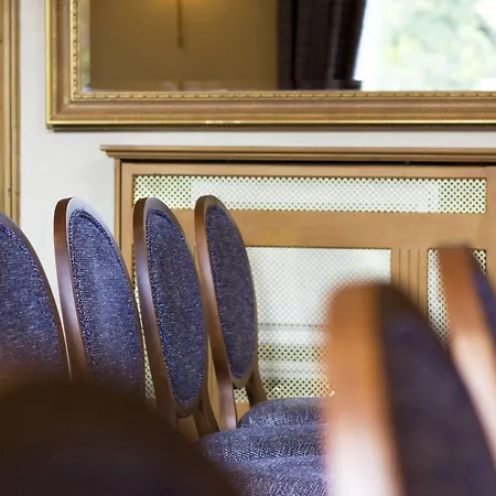 Royal Scots Club Hotel 3*