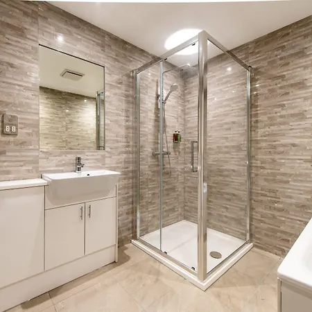 Royal Scots Club Hotel