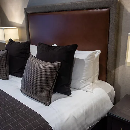 Royal Scots Club Hotel 3*