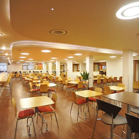 Summer At The Of * إدنبرة