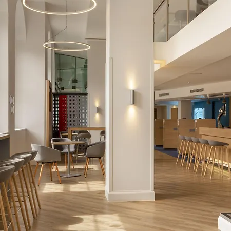 Отель Express Centre By Ihg 3*