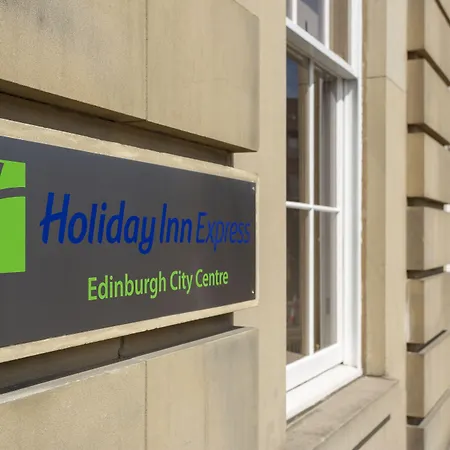 호텔 홀리데이 인 익스프레스 시티 센터 3*