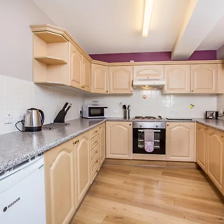 Edinburgh Aparthotel 4*