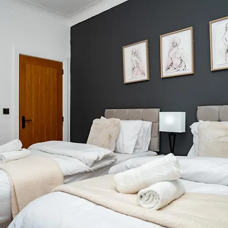 Luxury 5bd, Gym, Parking, Bus To Airport, Sleeps10 Villa *