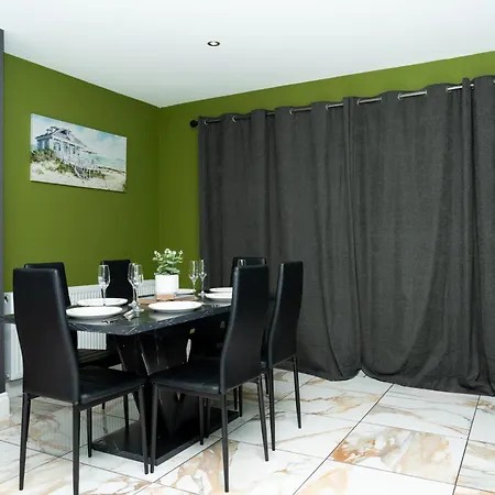 Luxury 5bd, Gym, Parking, Bus To Airport, Sleeps10 Villa *