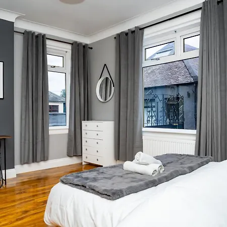 Luxury 5bd, Gym, Parking, Bus To Airport, Sleeps10