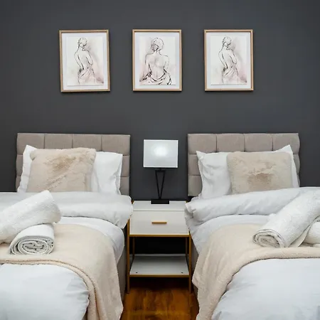 Luxury 5bd, Gym, Parking, Bus To Airport, Sleeps10 Villa