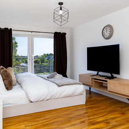 Villa Luxury 5bd, Gym, Parking, Bus To Airport, Sleeps10 Edinburgh