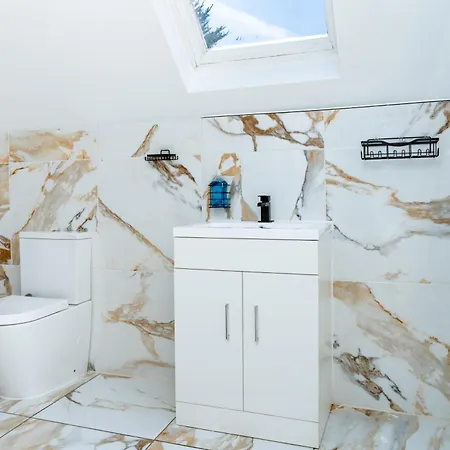 Luxury 5bd, Gym, Parking, Bus To Airport, Sleeps10 *