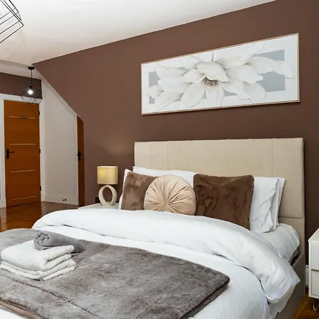 Luxury 5bd, Gym, Parking, Bus To Airport, Sleeps10