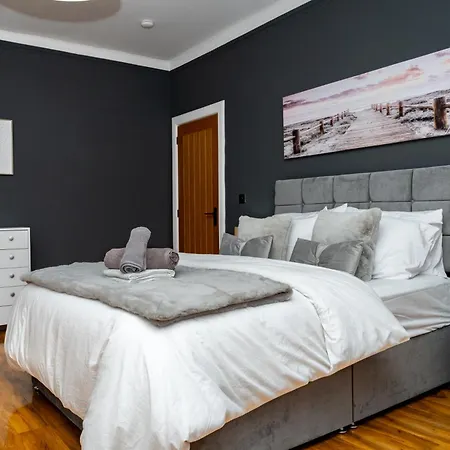 Villa Luxury 5bd, Gym, Parking, Bus To Airport, Sleeps10