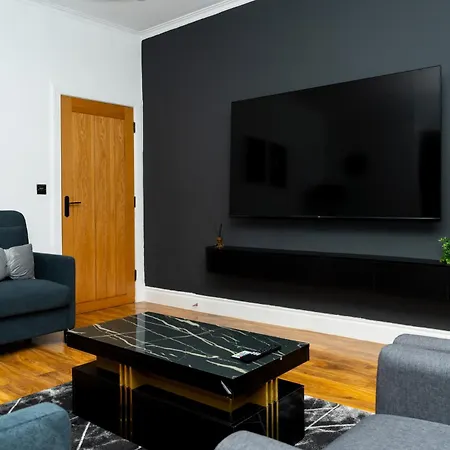 Villa Luxury 5bd, Gym, Parking, Bus To Airport, Sleeps10 Edinburgh