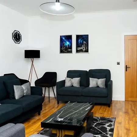 Luxury 5bd, Gym, Parking, Bus To Airport, Sleeps10 *
