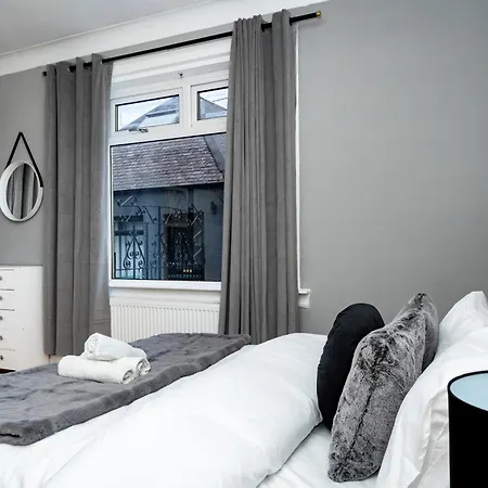 Luxury 5bd, Gym, Parking, Bus To Airport, Sleeps10 Villa
