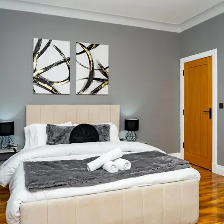 Luxury 5bd, Gym, Parking, Bus To Airport, Sleeps10 *