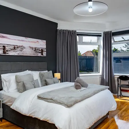Luxury 5bd, Gym, Parking, Bus To Airport, Sleeps10 Edinburgh